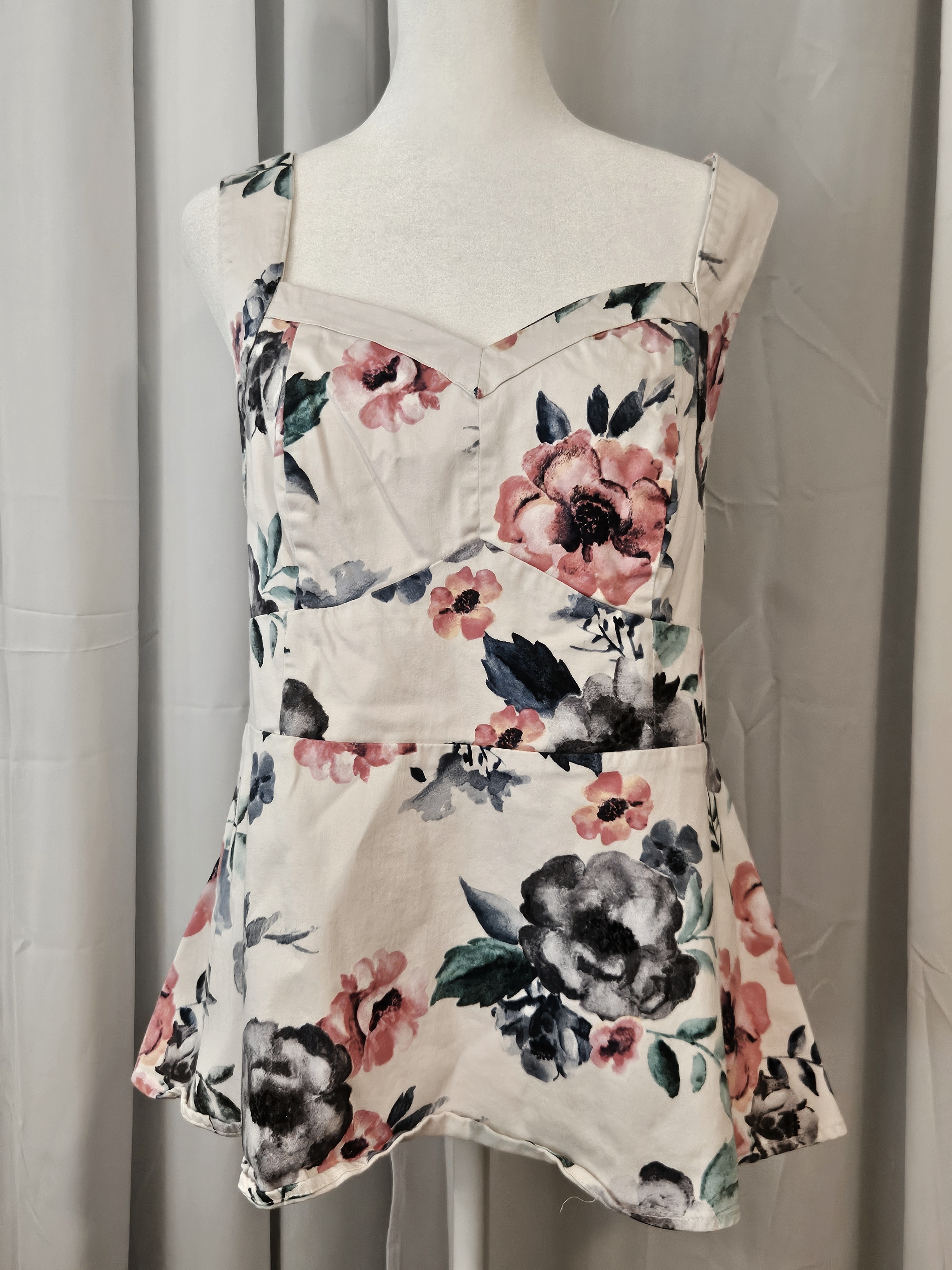 Torrid White Floral Peplum Camisole - Size 0 Or Large
